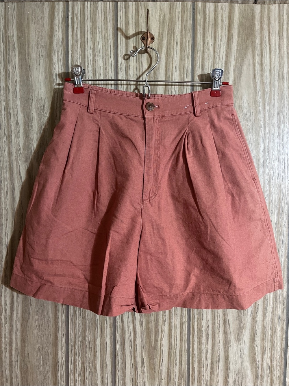 Uniqlo Women's High-Rise Pleated Bermuda Shorts in salmon